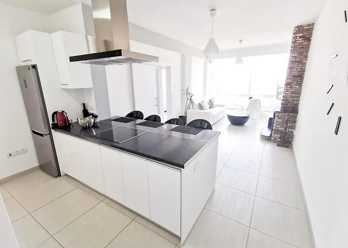 Mackenzie Seaview Paradise * ラルナカ