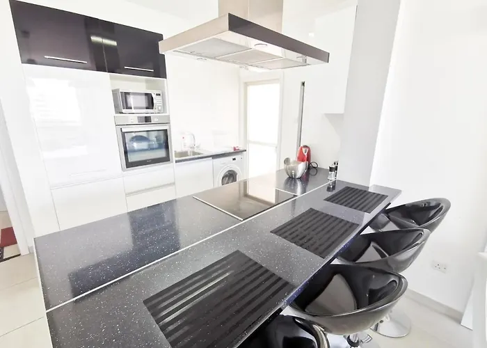 Mackenzie Seaview Paradise ラルナカ